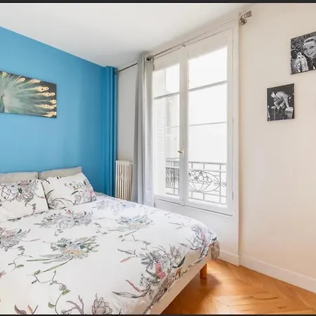 アパート Beautiful Eiffel Tower 2 Bdr パリ